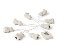 Batteridrevet lyskæde fra Liewood med små sandfarvede bjørne af silicone  LW19293 sandy